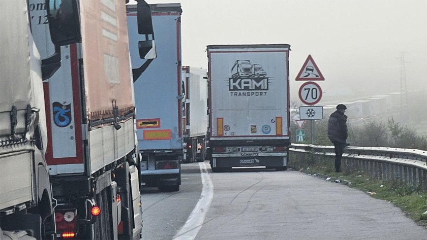 Блокадата по западната ни граница продължава, загубите са сериозни