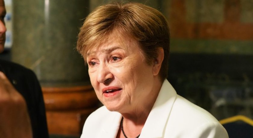 България не може да си позволи дефицитът на страната да