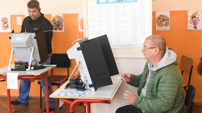 Заради намаляване броя на избирателните секции в чужбина: Напрежение сред българите зад граница