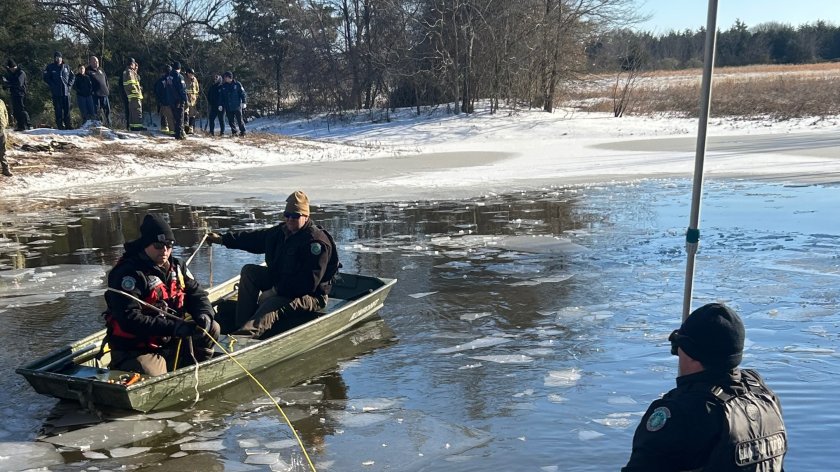 Три деца се удавиха в замръзнало езеро (ВИДЕО)