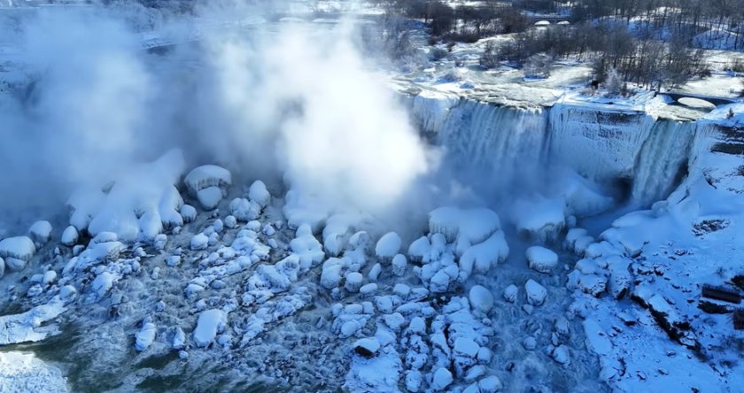 Ниагарският водопад замръзна частично