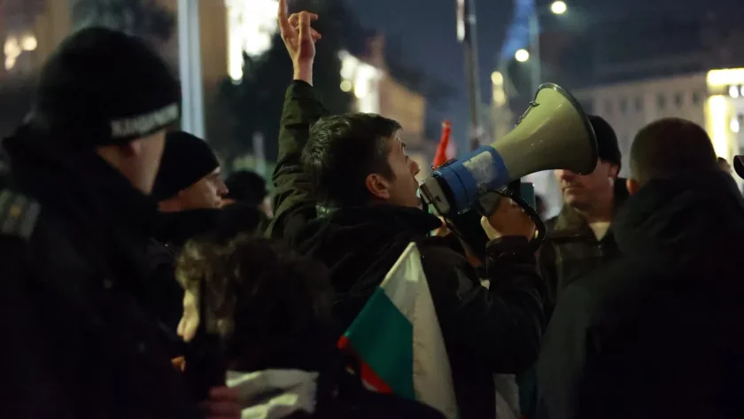 Граждани се събраха на протест срещу участието на България в "Съвета за мир"