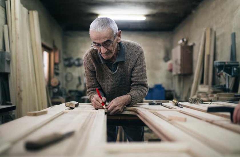 343 хил. българи взимат пенсия и работят