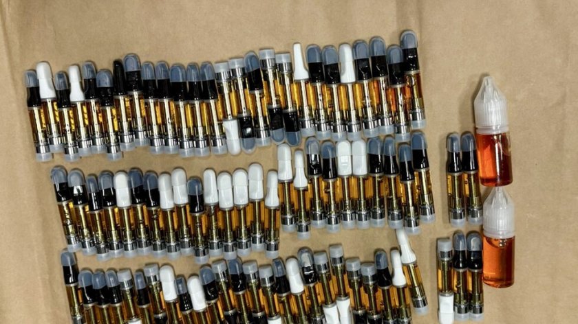 Изхитриха се: Дилъри продават вейпове с дрога (СНИМКИ)