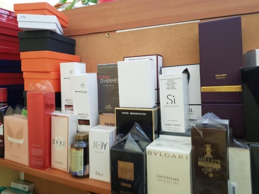 Дупница залята с парфюми ментета