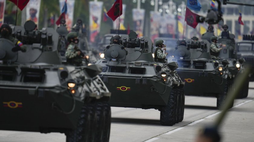 Венецуелската полиция и армия се заклеха във вярност на временния президент