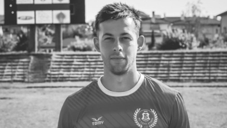 Родители почетоха паметта на сина си, закупувайки дефибрилатори