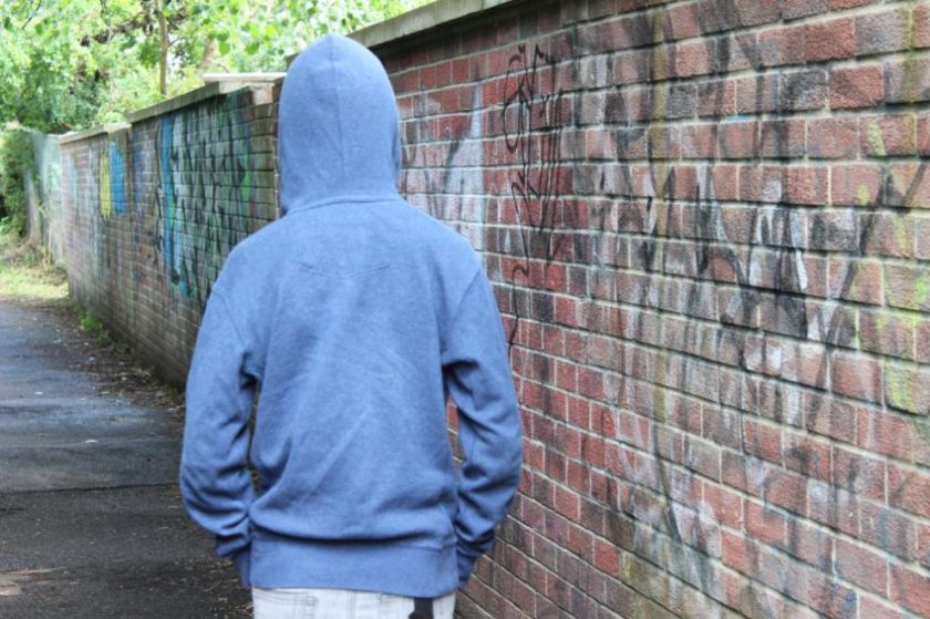 Полицейска закрила за 14-годишно момче, оставено без родителски надзор