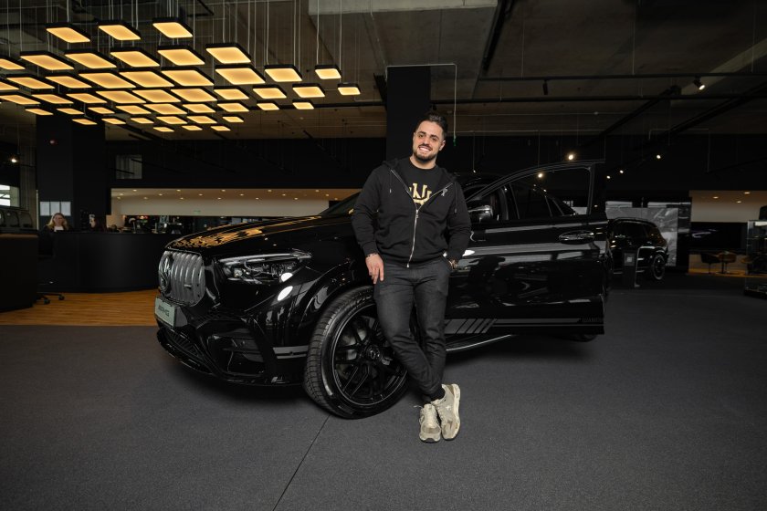 Карлос Насар с "Мерцедес" за над &euro;100 бона!