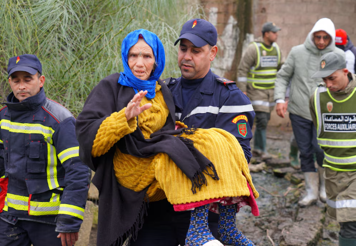 Проливни дъждове евакуираха близо 150 000 души