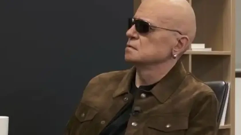 Слави злобее: Да ви кача ли в интернет, ако сте герой в порно записите?