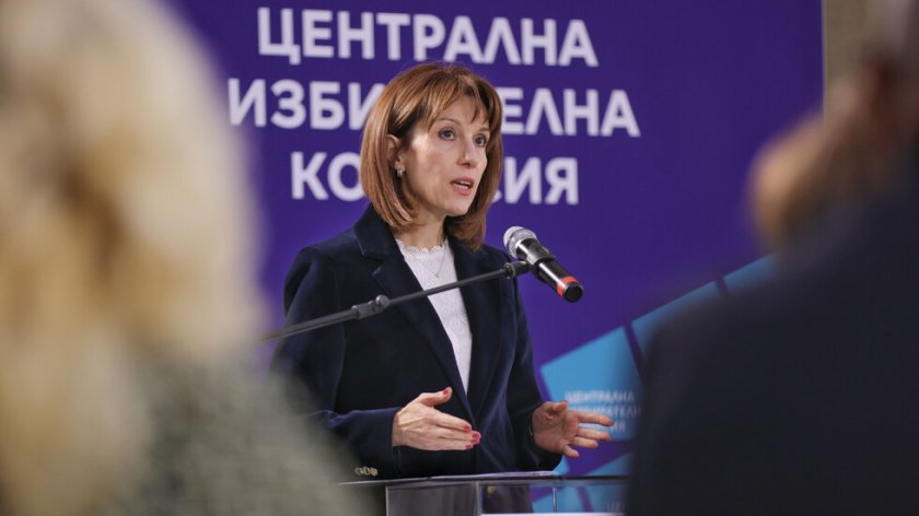 Камелия Нейкова за изборните секции в чужбина: Решението е политическо