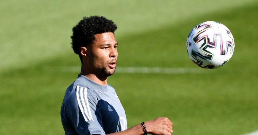 Байерн удължи договора на Гнабри