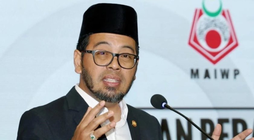 Малайзийски министър: Стресът на работа прави мъжете гейове