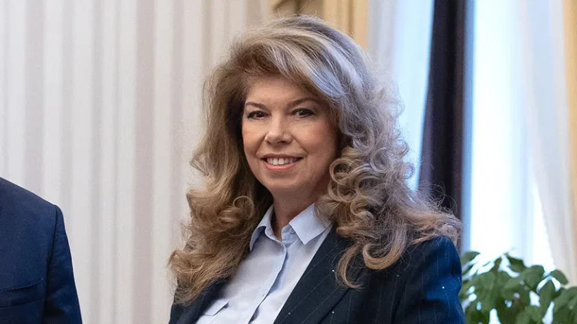 Йотова започва консултации с партиите