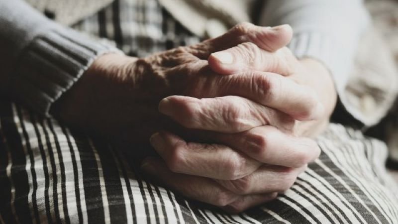 Изрод преби 86-годишната си баба в Стара Загора