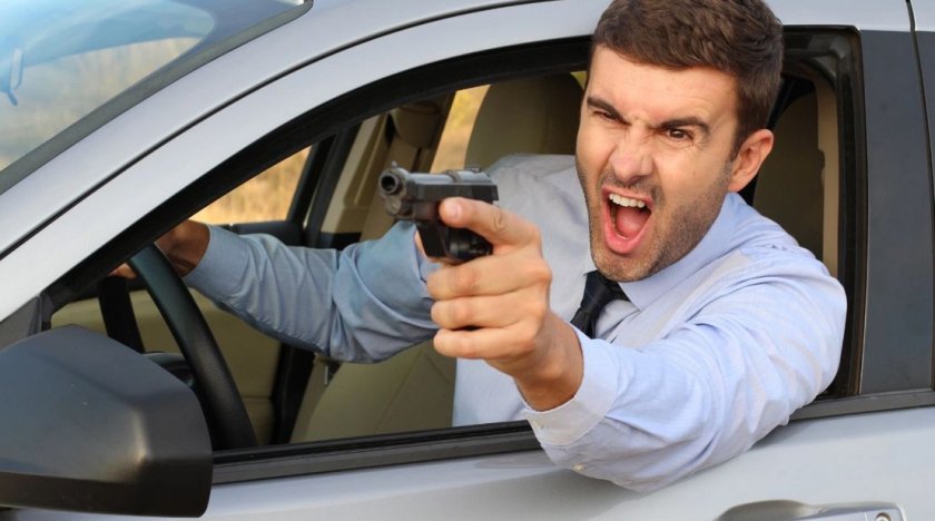 Шофьори се сбиха на пътя Дупница - София, мъж е с травма на главата