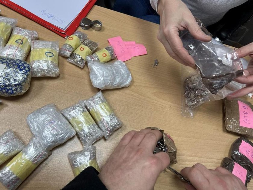 Контрабандно злато и сребро за над 50 000 евро в камион хванаха на &bdquo;Капитан Андреево&ldquo;