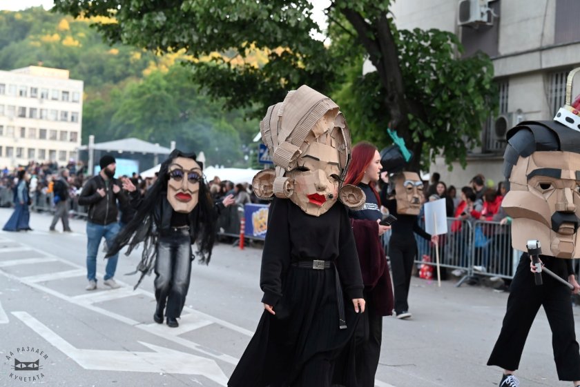 &euro;8 000 за най-креативните на габровския фестивал