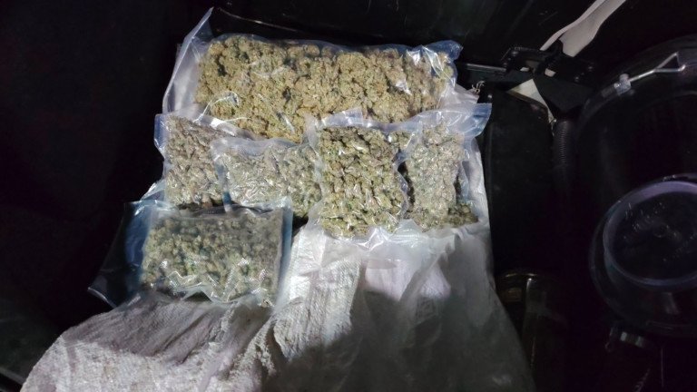 Хванаха наркодилър с много дози дрога и 20 000 евро във Варна