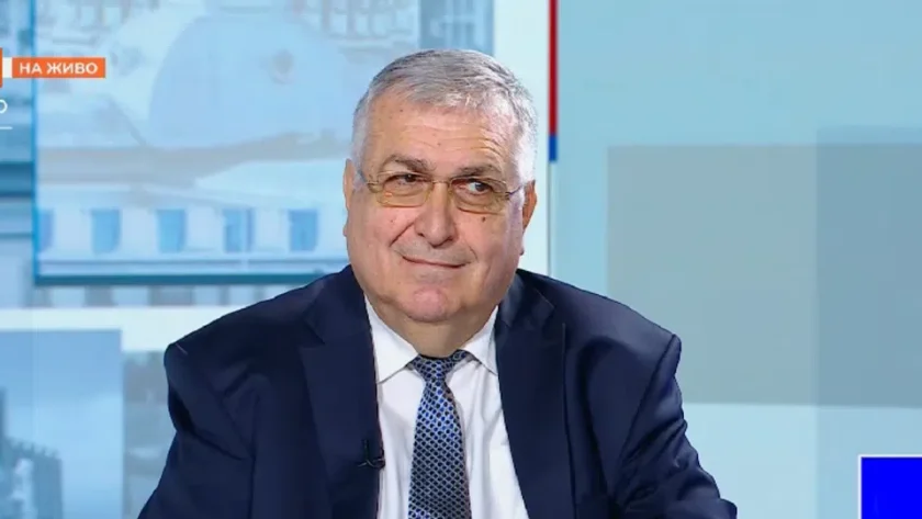 Проф. Близнашки: Радев е основната заплаха за демокрацията