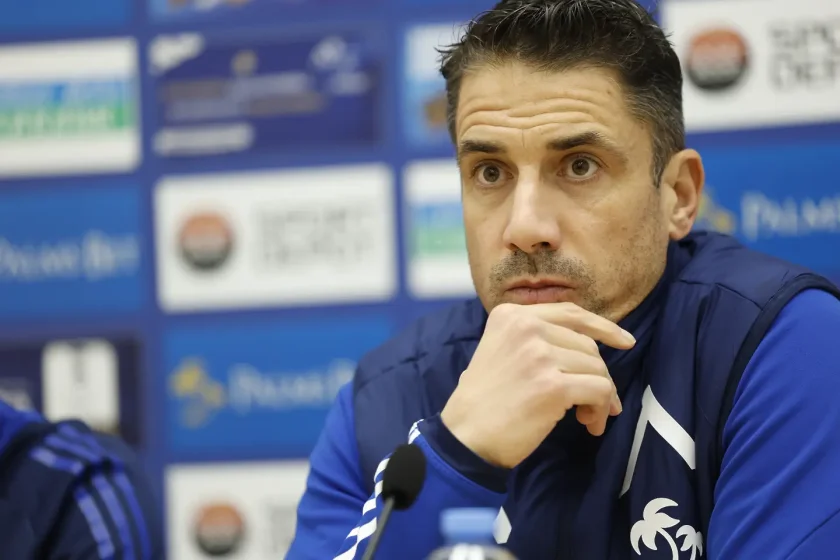 Веласкес призна: Переа и Сангаре трудно ще играят заедно