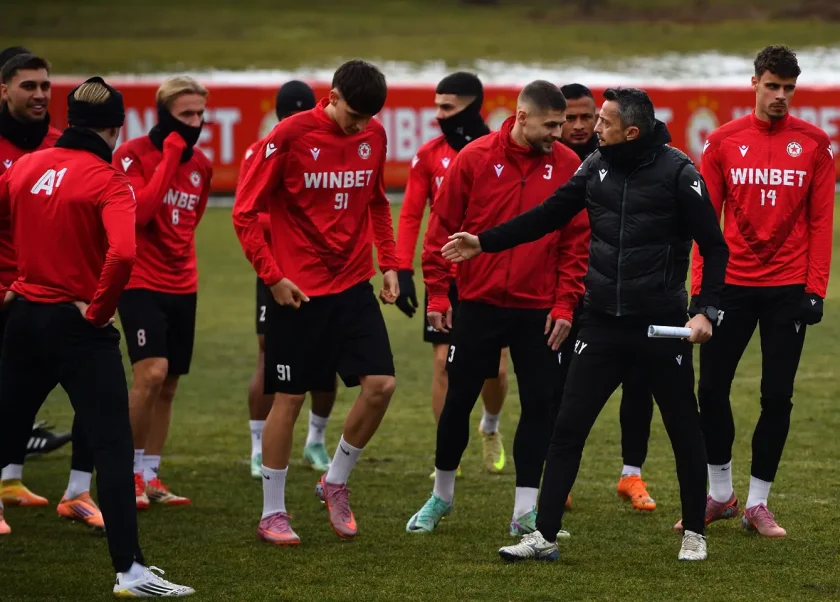 Янев хвърля син срещу баща