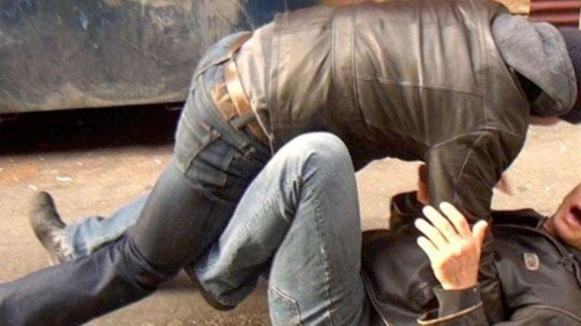 След побой: 17-годишен намушка мъж на улицата в Стара Загора