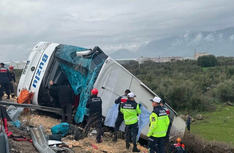 9 души загинаха в катастрофа с автобус в Анталия