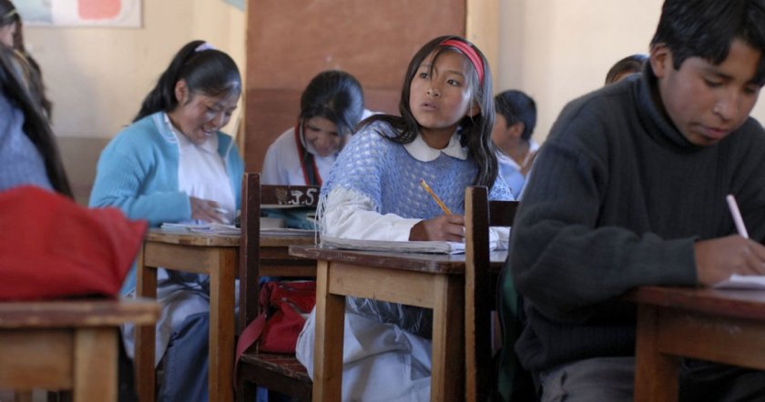 Боливия забрани телефоните в училищата