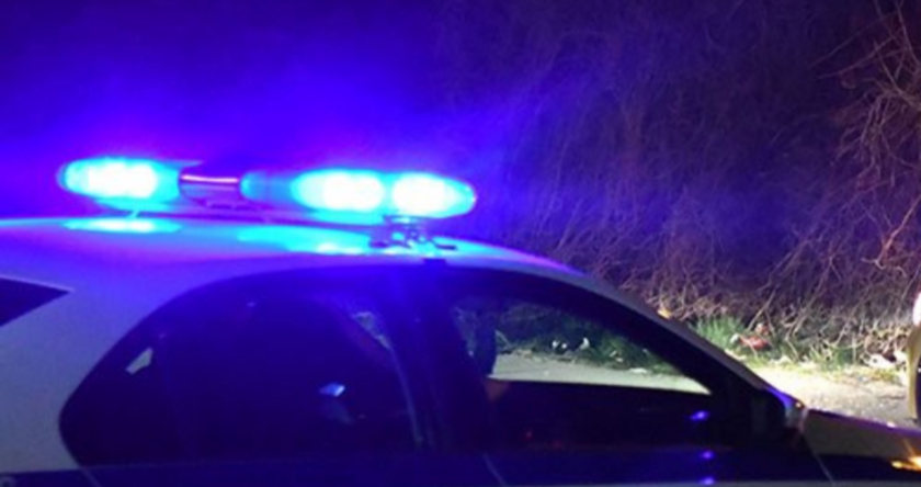 Петима гамени с тъмни дрехи напръскаха със спрей пътниците в тролей номер 5