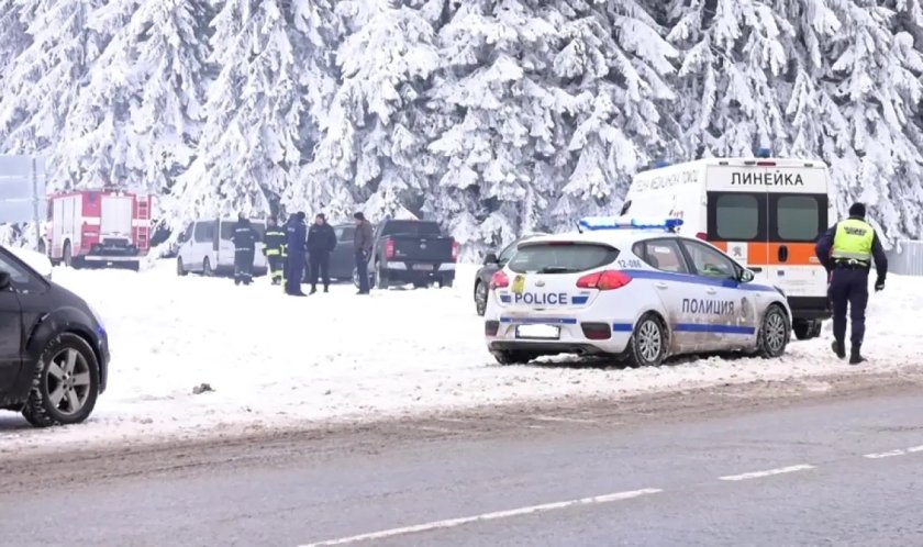 Полицията продължава да издирва поне три лица след смъртта на