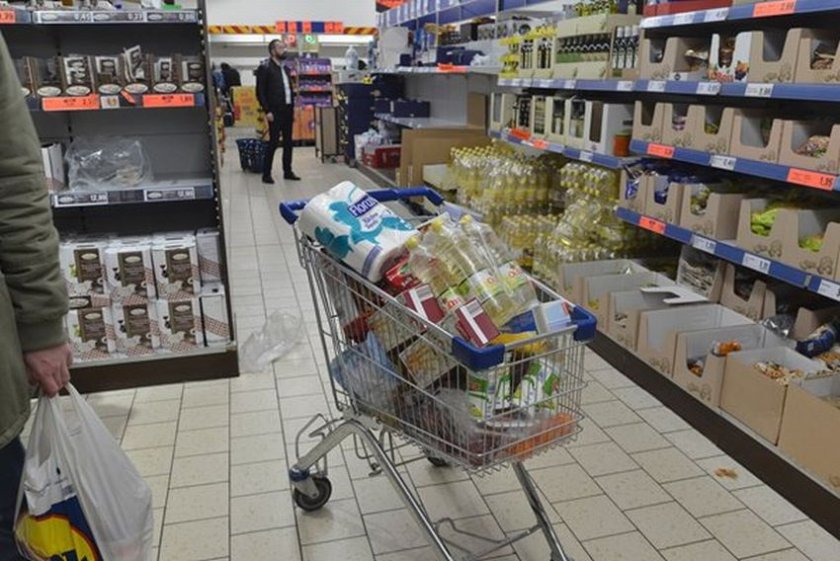 54-годишен вилня в пловдивски магазин, нахвърли се и върху полицаи