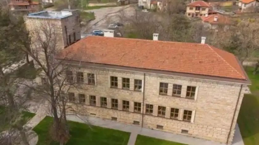 Казаха колко пъти е ходил Алекс Макулев на училище