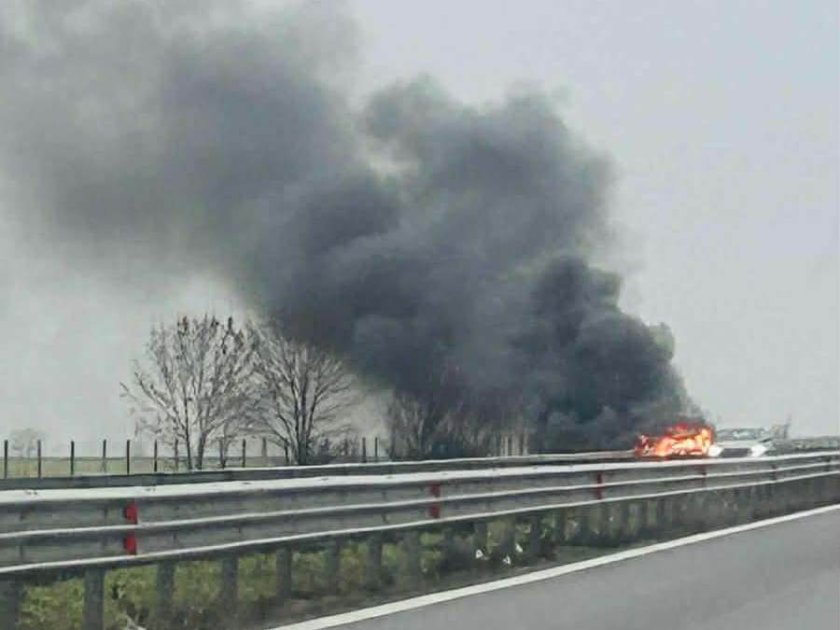 Автомобил се запали на АМ "Тракия"