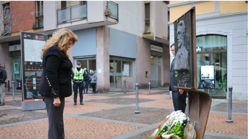 Илияна Йотова отдаде почит пред барелефа на Левски в Монца (СНИМКИ)