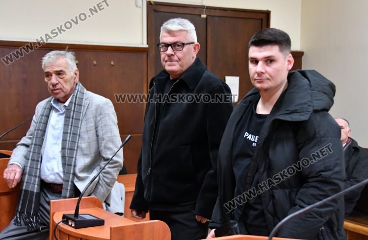 Глобиха общински съветник от Хасково и сина му за хулиганство