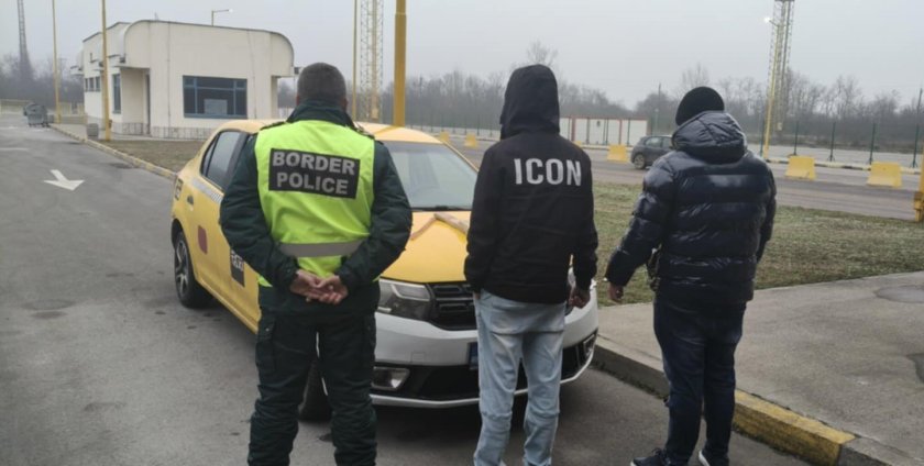 Гранични полицаи разкриха нов способ за прехвърляне на пари в Румъния (СНИМКИ)