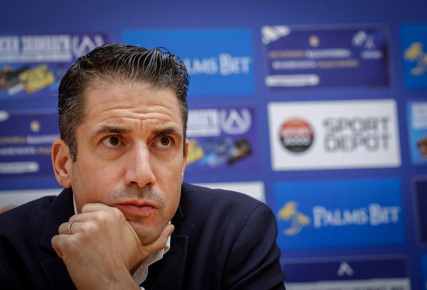 Първи "сини" залпове срещу Дон Хулио