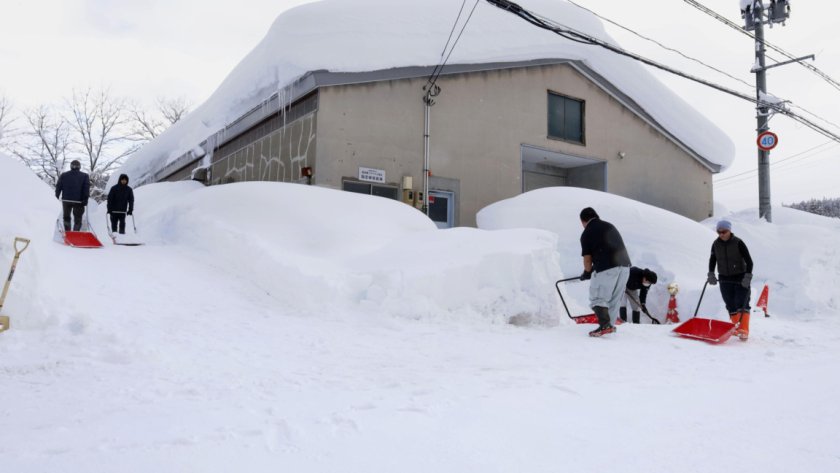 Най-малко 46 жертви на снеговалежите в Япония