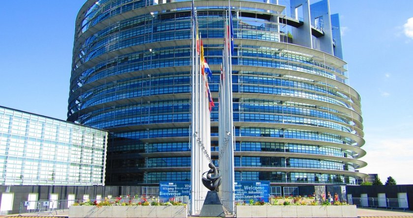 Европейският парламент одобри 90 млрд. заем за Украйна