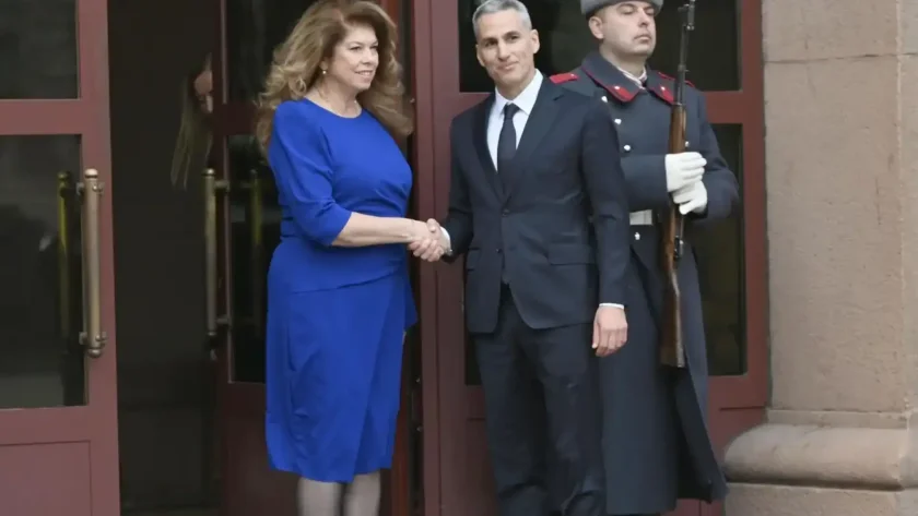 Йотова връчва мандат за служебно правителство на Гюров