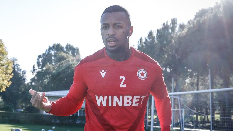 Помилваният грешник Пастор отново тренира