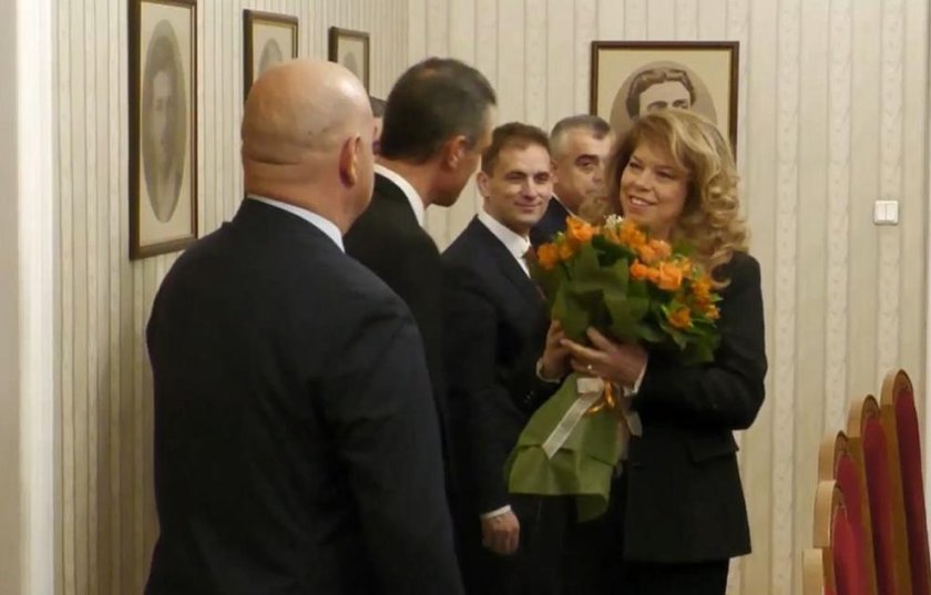 Президентът Йотова посрещна АПС за консултации