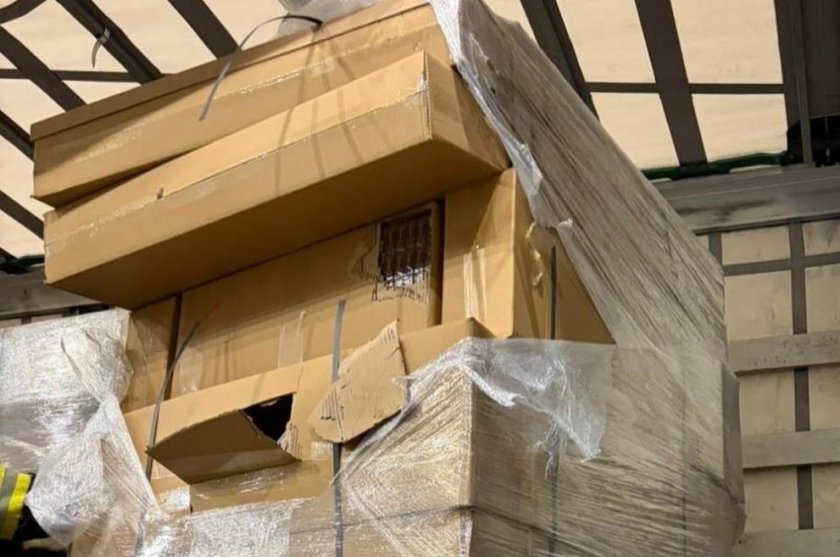 Контрабанда на близо половин милион къса цигари спряха митничари на &bdquo;Лесово&ldquo;