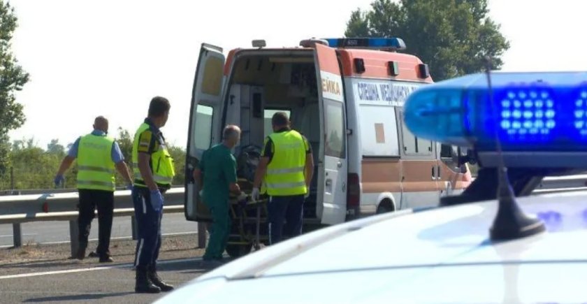 Пиян с мерцедес помля двама край Карлово, има жертва