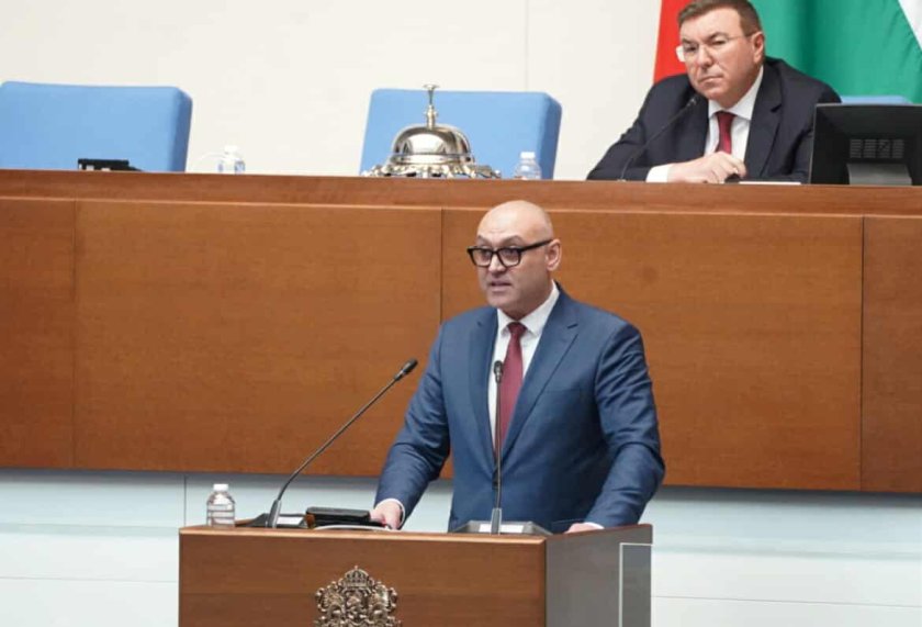 Депутат от ДПС-НН проповядва от трибуната 