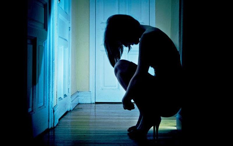 Мъж държал жена си като секс робиня, предложил я на 120 мъже 