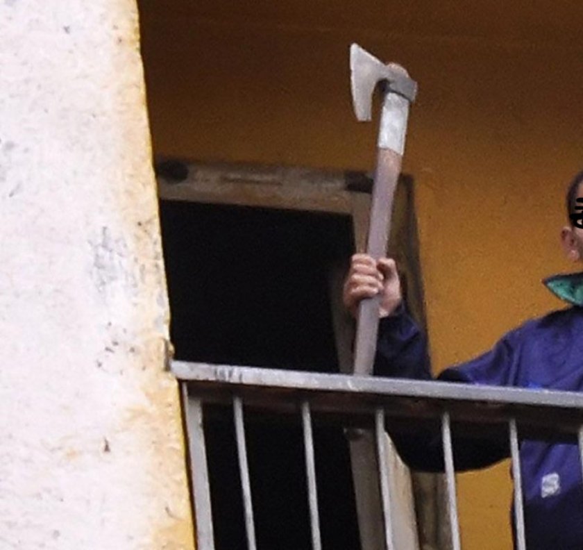 При скандал: Нападнаха мъж с брадва в главата в село Каменаре