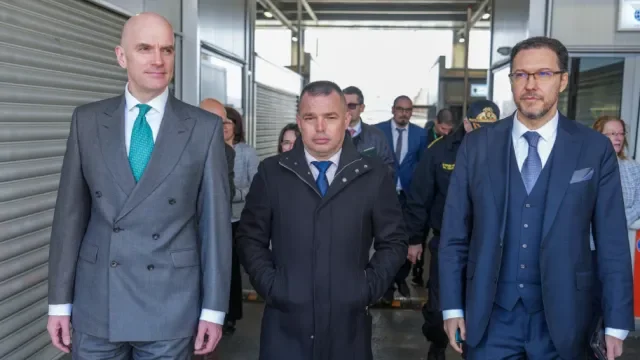 Даниел Митов се появи: Снима се на ГКП "Калотина" с британския посланик